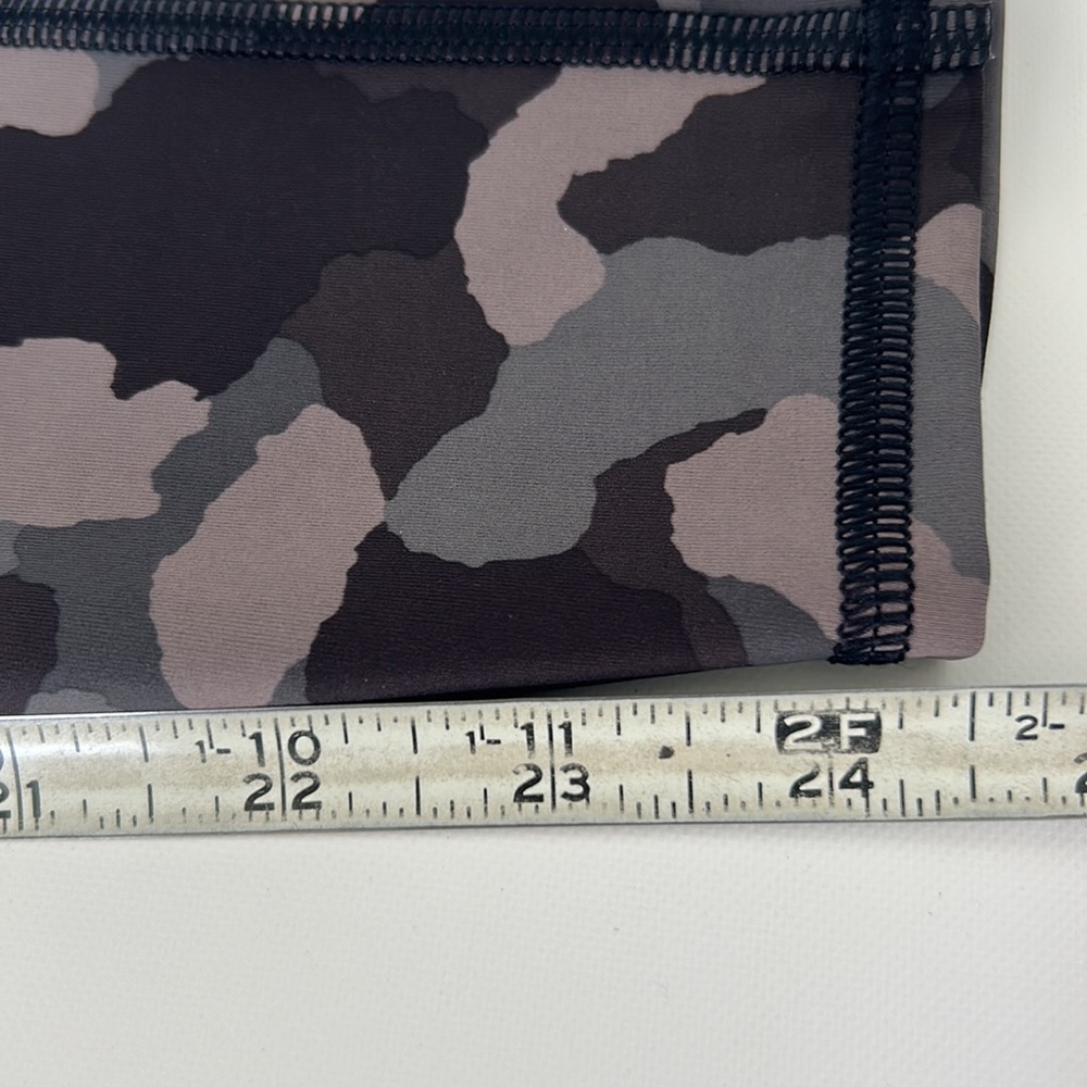 Athleta Lightning Camo 7/8 Tight Size XS - Picture 11 of 11